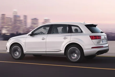 Audi Q7 50 TDI quattro 2018 view 5