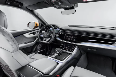 Audi Q8 45 TDI quattro 2019 view 4