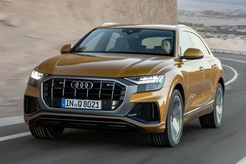 Audi Q8 45 TDI quattro 2019 view 5
