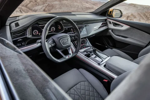 Audi Q8 45 TDI quattro 2019 view 7