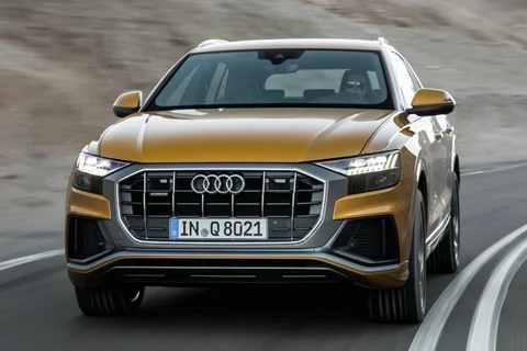 Audi Q8 45 TDI quattro 2019 view 10