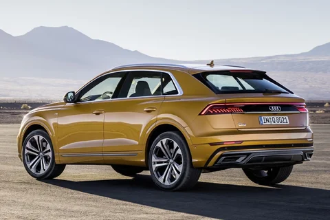 Audi Q8 45 TDI quattro 2019 view 11