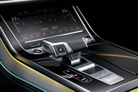 Audi Q8 60 TFSI e quattro Competition 2024 view 2