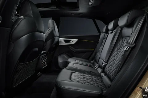 Audi Q8 60 TFSI e quattro Competition 2024 view 3