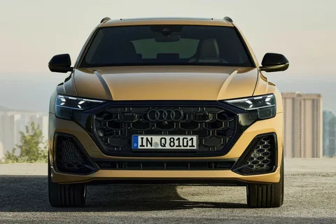 Audi Q8 60 TFSI e quattro Competition 2024 view 5