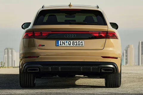 Audi Q8 60 TFSI e quattro Competition 2024 view 6
