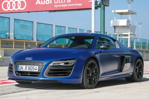 Audi R8 5.2 FSI Plus quattro 2012 view 5