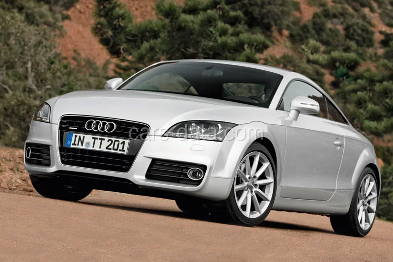 Audi TT Coupé 2.0 TFSI 2010 front view