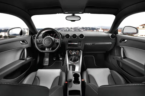 Audi TT Coupé 2.0 TFSI 2010 view 4