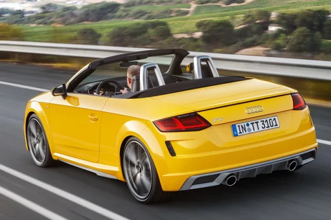 Audi TT TTS Roadster quattro 2019 view 3