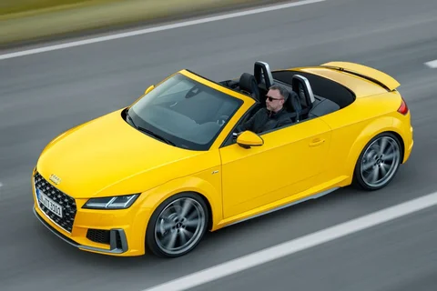 Audi TT TTS Roadster quattro 2019 view 4