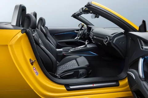 Audi TT TTS Roadster quattro 2019 view 6