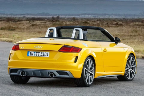 Audi TT TTS Roadster quattro 2019 view 7