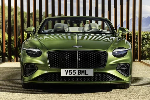 Bentley Continental GTC Mulliner 2025 view 2