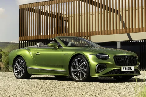 Bentley Continental GTC Mulliner 2025 view 3