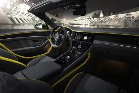 Bentley Continental GTC Mulliner 2025 view 4