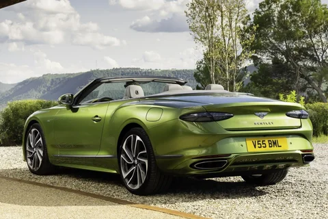 Bentley Continental GTC Mulliner 2025 view 5
