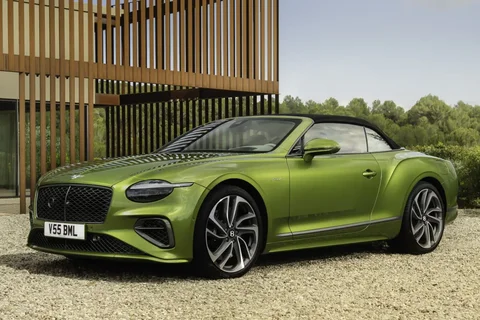 Bentley Continental GTC Mulliner 2025 view 10