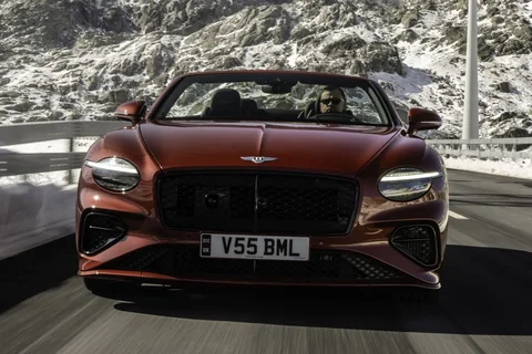 Bentley Continental GTC Mulliner 2025 view 11