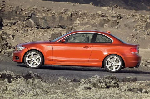BMW 1er 123d Coupé 2008 view 3
