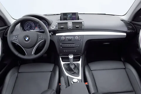 BMW 1er 123d Coupé 2008 view 9