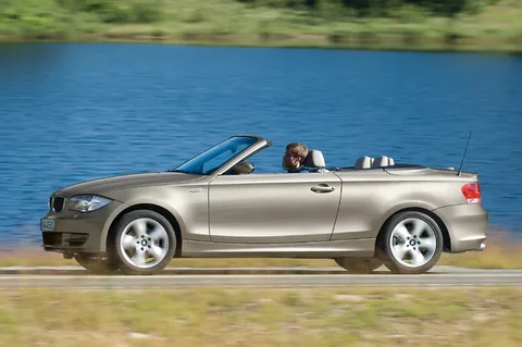 BMW 1er 120i Cabrio 2008 view 10