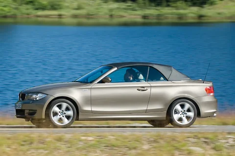 BMW 1er 120i Cabrio 2008 view 3