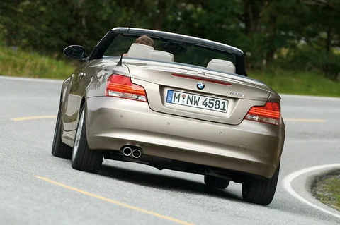 BMW 1er 120i Cabrio 2008 view 4