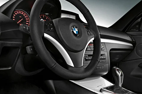 BMW 1er 120i Cabrio 2011 view 8