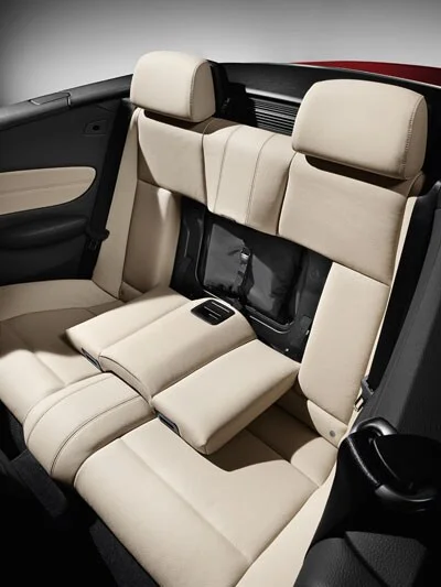 BMW 1er 120i Cabrio 2011 view 9