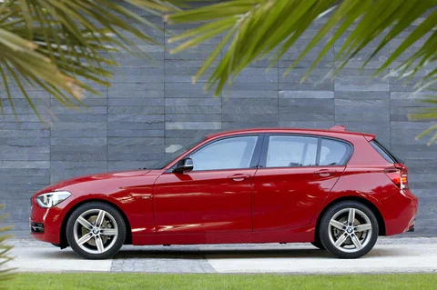 BMW Seria 1 118i 2011 view 2