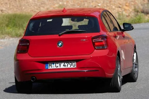 BMW Seria 1 118i 2011 view 10