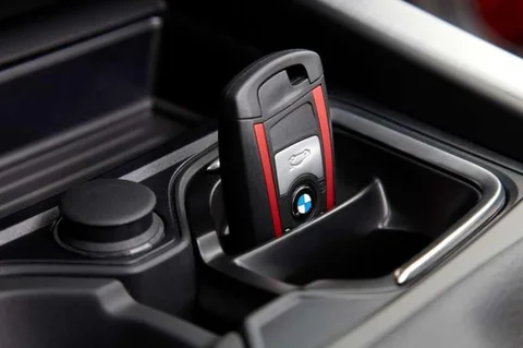 BMW Seria 1 118i 2011 view 11