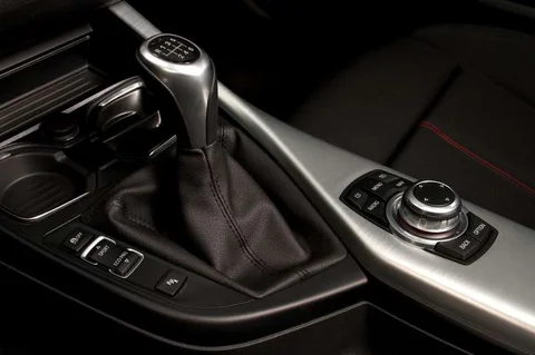 BMW 1-Series 114d High Executive 2013 view 3