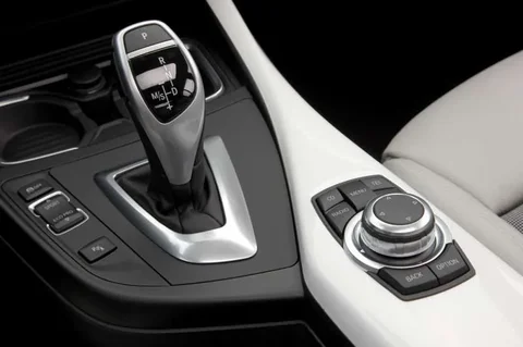 BMW 1-Series 114d High Executive 2013 view 9