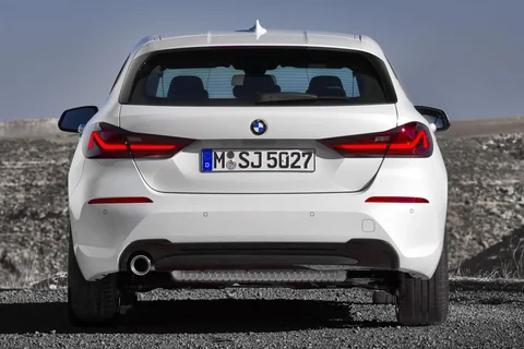 BMW 1-Series 116i 2020 view 2