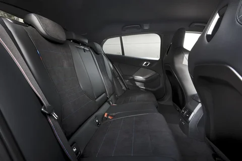 BMW 1-serie 120 2024 view 2