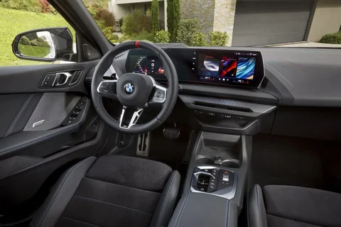 BMW 1-serie 120 2024 view 5