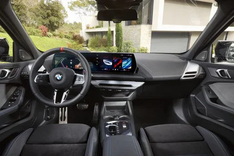 BMW 1-serie 120 2024 view 8