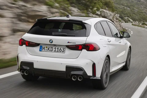 BMW 1-serie 120 2024 view 10