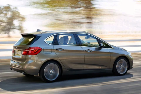 BMW Řada 2 Tourer 220d Active Tourer 2014 view 3