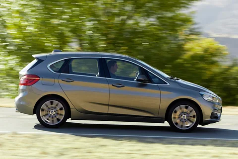 BMW Řada 2 Tourer 220d Active Tourer 2014 view 4
