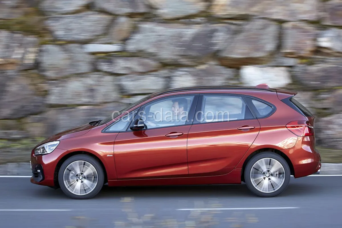 BMW 2er Tourer 220d Active Tourer 2018 front view