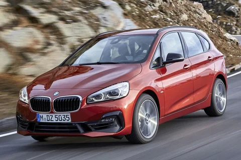 BMW 2er Tourer 220d Active Tourer 2018 view 4