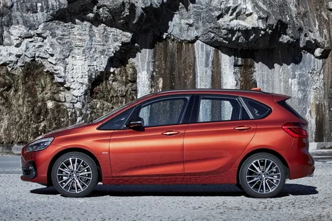 BMW 2er Tourer 220d Active Tourer 2018 view 8