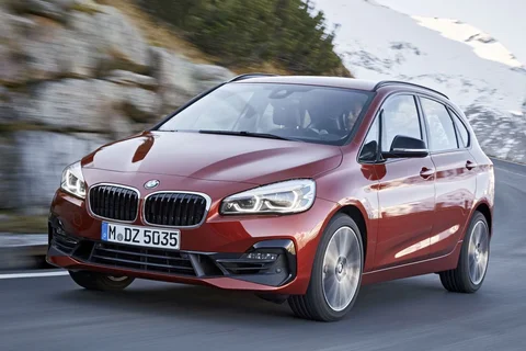BMW 2er Tourer 220d Active Tourer 2018 view 10
