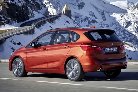 BMW 2er Tourer 220d Active Tourer 2018 view 12