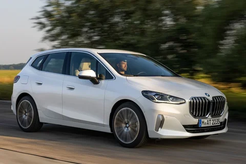 BMW 2er Tourer 218d Active Tourer 2022 view 2