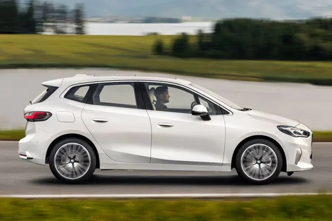 BMW 2er Tourer 218d Active Tourer 2022 view 9