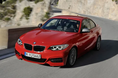 BMW Řada 2 220d Coupé 2015 view 2